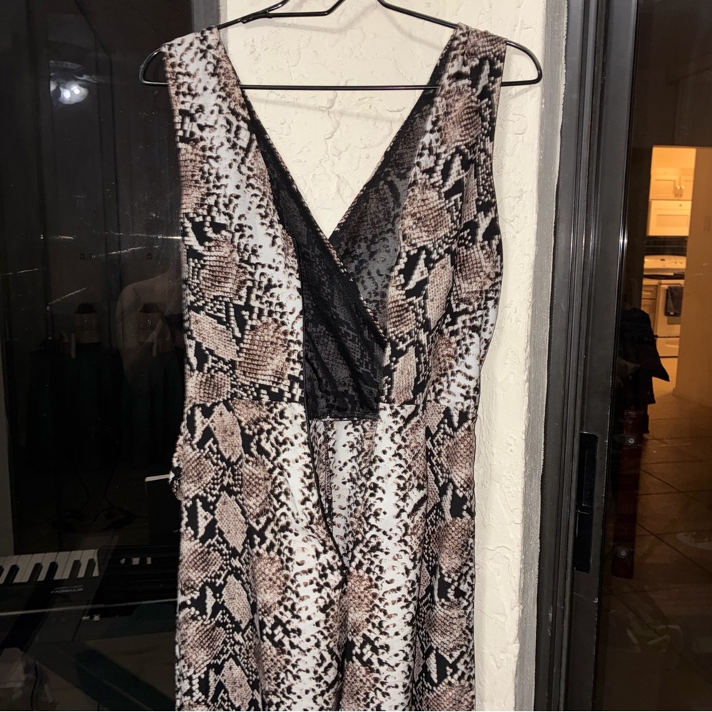 Sleeveless Snake-Print Overalls / Jumpsuit - snake 🐍 skin print With pockets - Picture 7 of 7